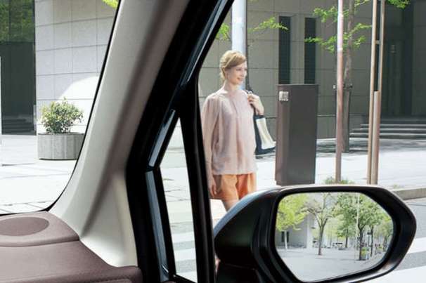 クリアな視界の運転席