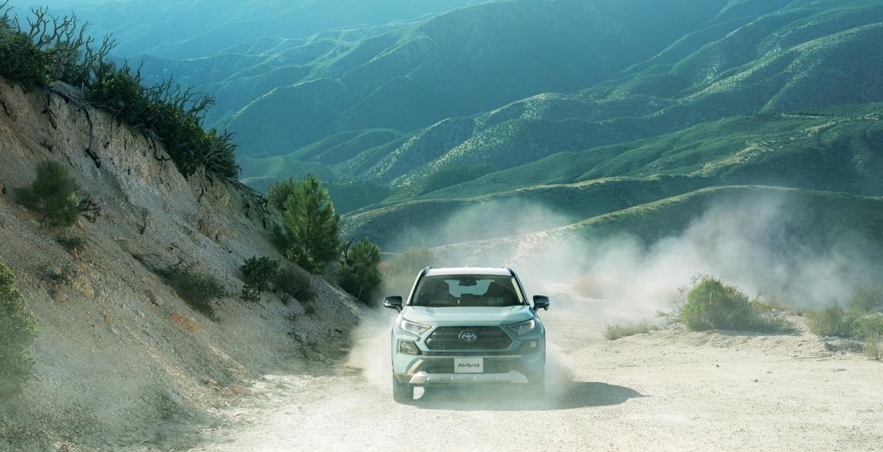 RAV4_Adventure_ボディカラー_アッシュグレーメタリック×アーバンカーキ