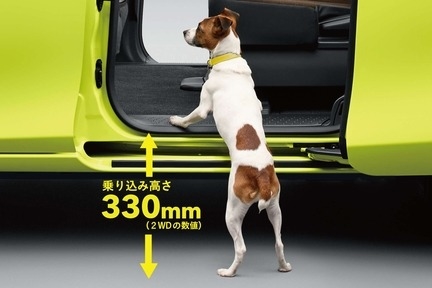 低床&フラットフロアイメージ_地上から330mm*の低床&フラットフロアでお子様やご年配の方も安心して乗り降り可能